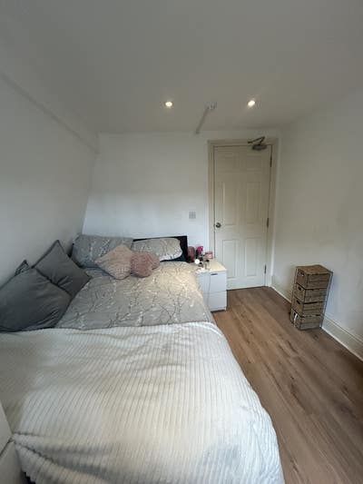 Lovely top floor room available in Tooting  Main Photo
