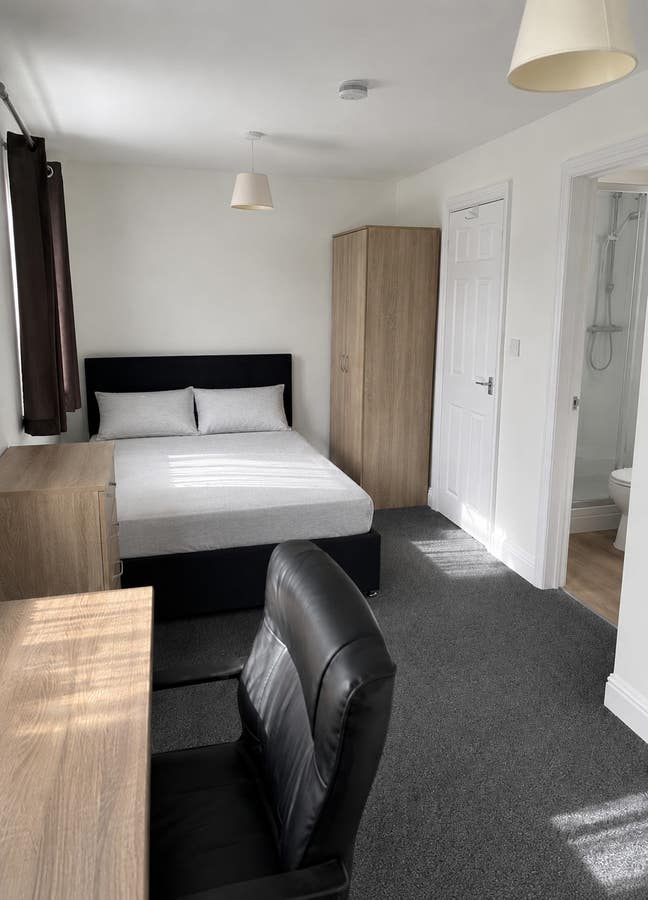 Room 5 ensuite &pound;675 available 10 July 2026 Main Photo