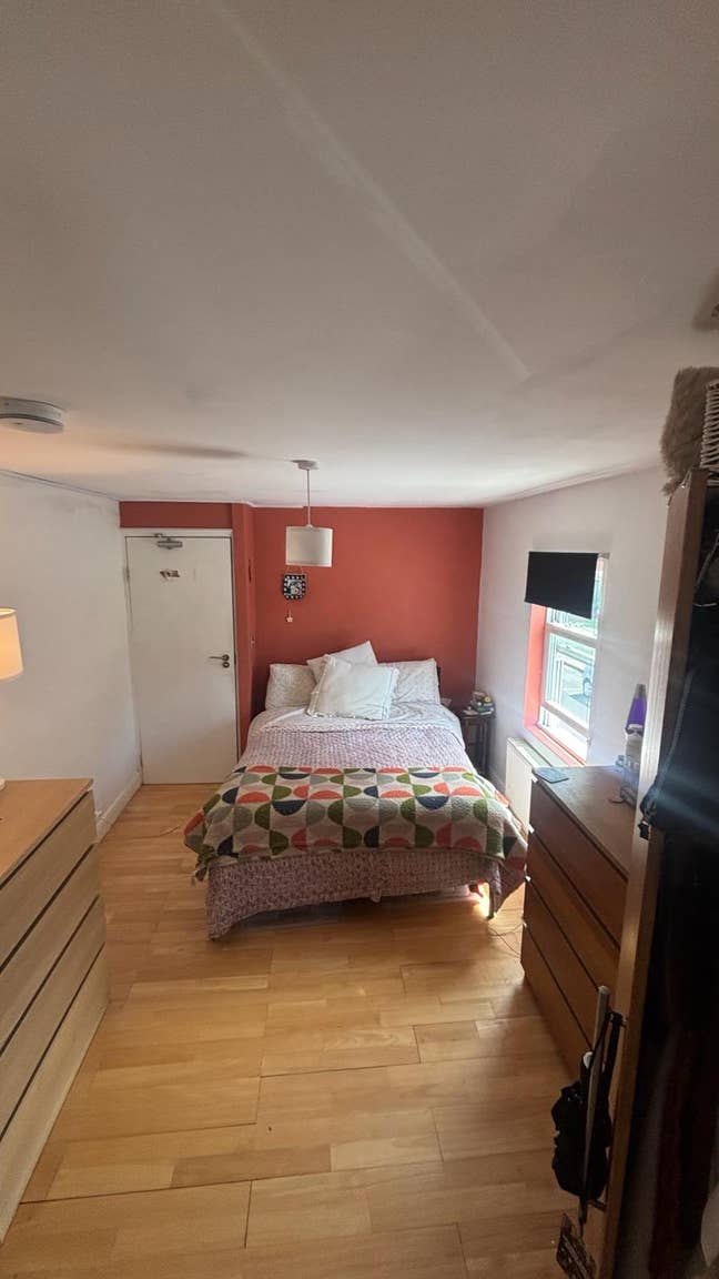 Bright room in quiet lovely suburb of Chiswick Main Photo