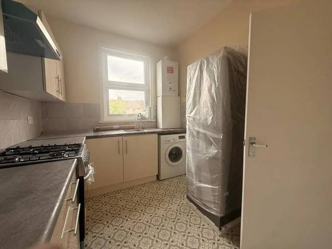 Two bedroom first floor newly refubished flat Main Photo
