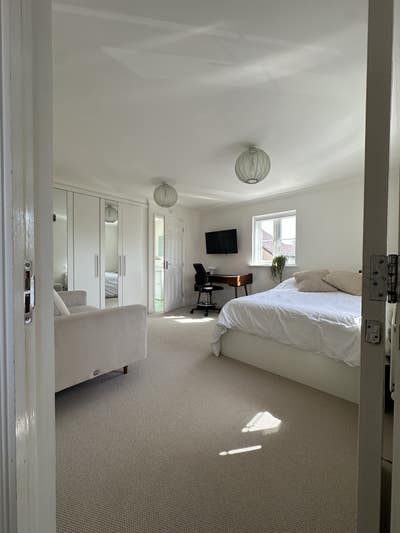 Double En-Suite Bedroom Main Photo