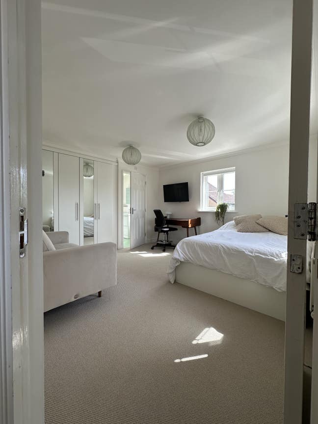 Double En-Suite Bedroom Main Photo