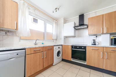 5 Rooms / Living Room / 2 Bathrooms / Balcony Main Photo
