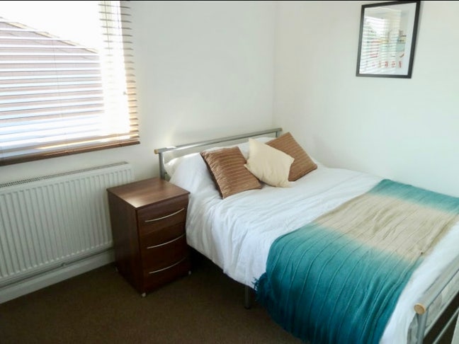 🚀 SW17 Double Room: 3 Mins to Station + 360 Tour! Main Photo