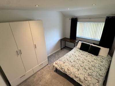 🏠 Spacious Double Bedroom in Shared House Main Photo