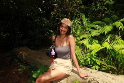 Female professional looking for buddy ups!  Main Photo