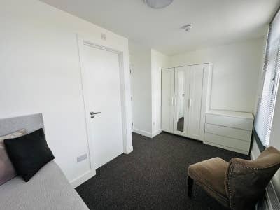 Bills Incl | 10 Min to Station | From &pound;750 Main Photo