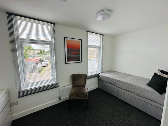 Bills Incl | 10 Min to Station | From &pound;750 Main Photo