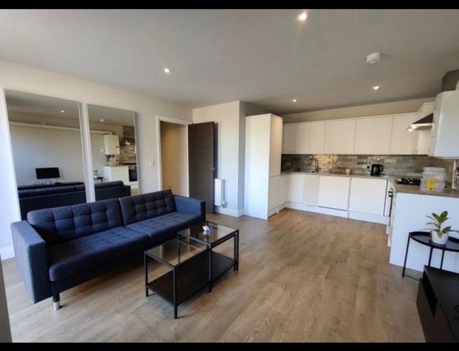 Bright, Spacious Flat + Private Garden Main Photo