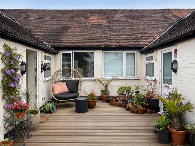 Spacious Light Double Room in 2 Bedroom Flat  Main Photo