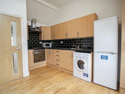 Room available in 3 bedroom flat, Prime location!  Main Photo
