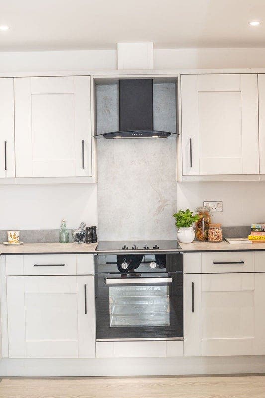 Modern 3-Bed Apartment  Main Photo