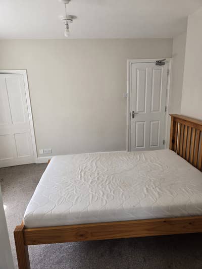 Ensuite - Double Room in a Shared House, CO3 Main Photo