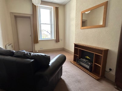 Edgerton 1 bed flat Main Photo