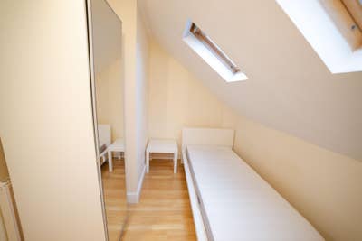 Double room - Ealing Common Main Photo