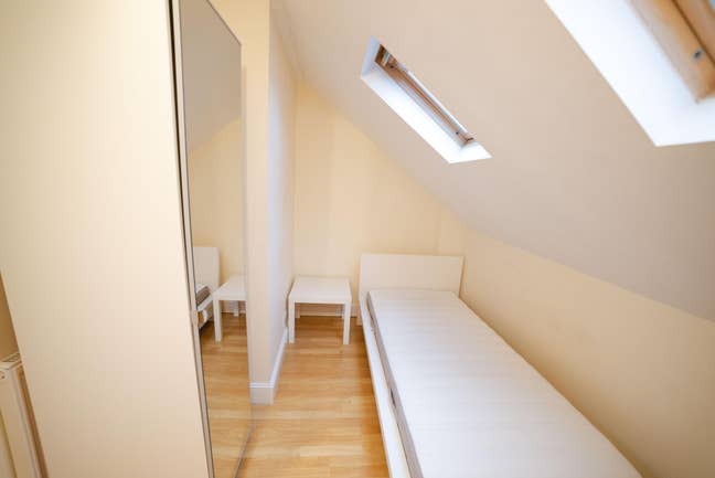 Double room - Ealing Common Main Photo