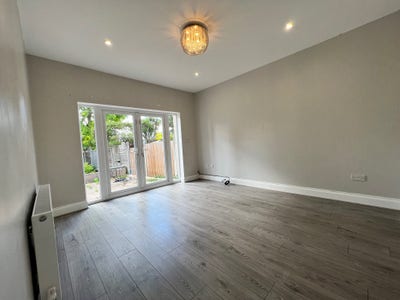 To Rent Hornchurch Road, Hornchurch, RM12 Main Photo