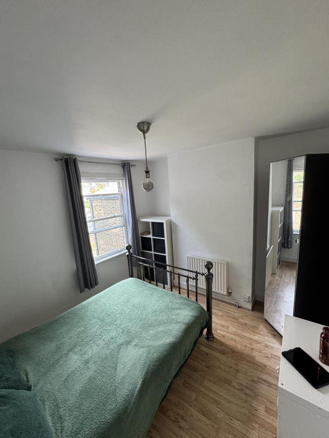 Spacious & Bright Double Room in Queens Park, W10! Main Photo
