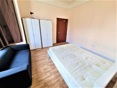 Spacious Double Room Available in N4  Main Photo