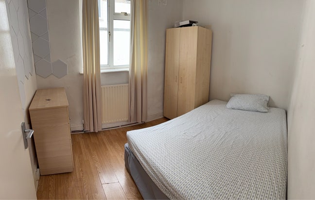 Bright double room  great location Main Photo