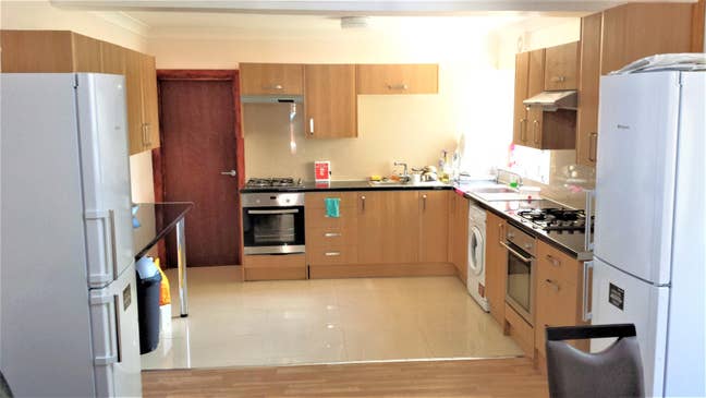 Spacious Double Room Available in N4  Main Photo