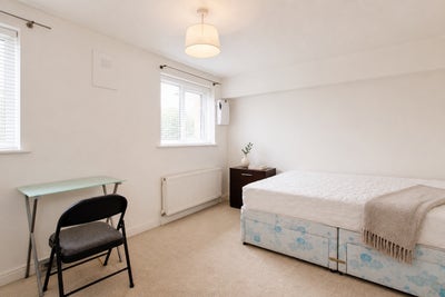 Double Room to Rent – E16 Main Photo