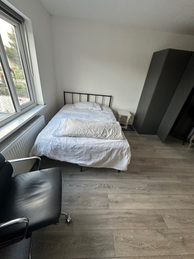 Rooms Available for Immediate Move-In – IG3 9AL Main Photo
