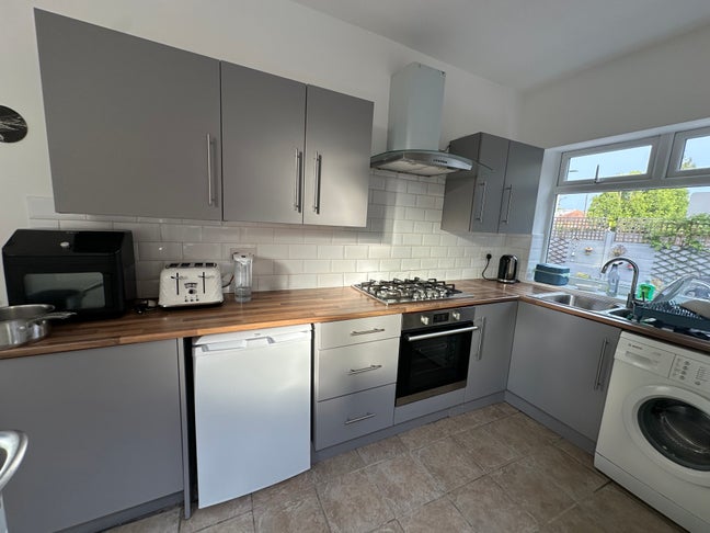 Double room in Sale town centre Main Photo
