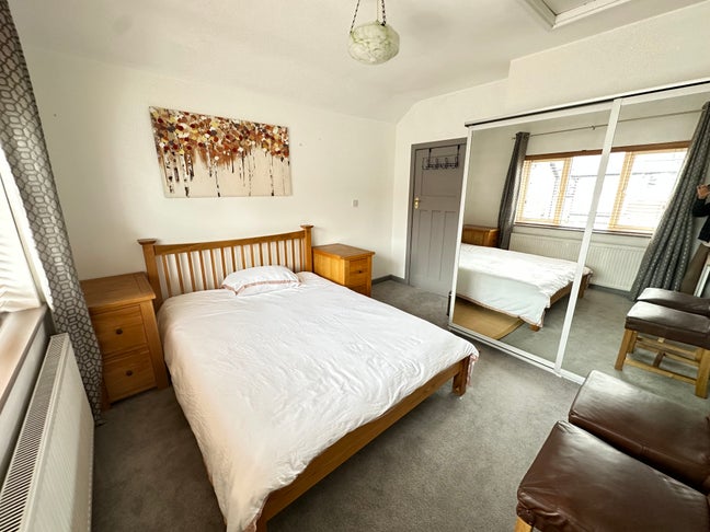 Double room in Sale, 2 mins. walk to Sale tram  Main Photo