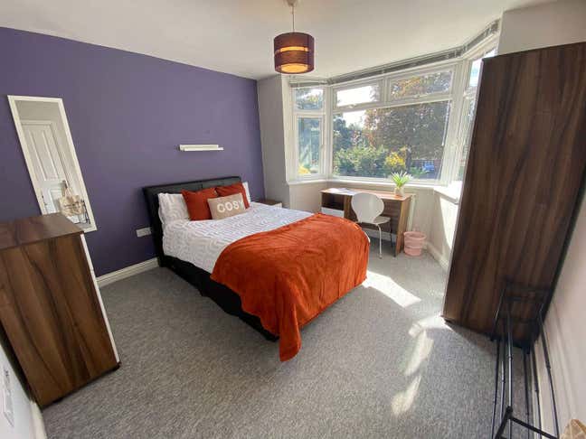 Ensuite Rooms Available 🏡 Warwick Road Main Photo