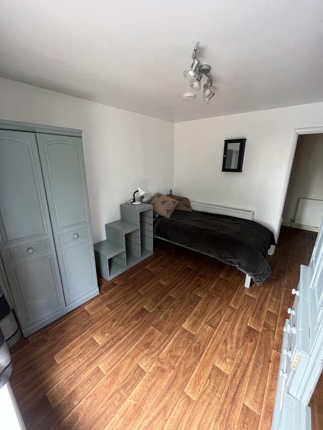 Clean, modern accommodation - quiet area Main Photo