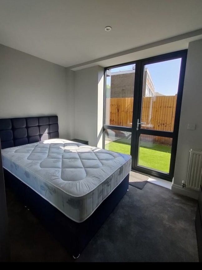 Looking for a female flatmate in a 2BHK Main Photo