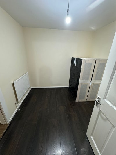 Single room with separate dining space to rent  Main Photo