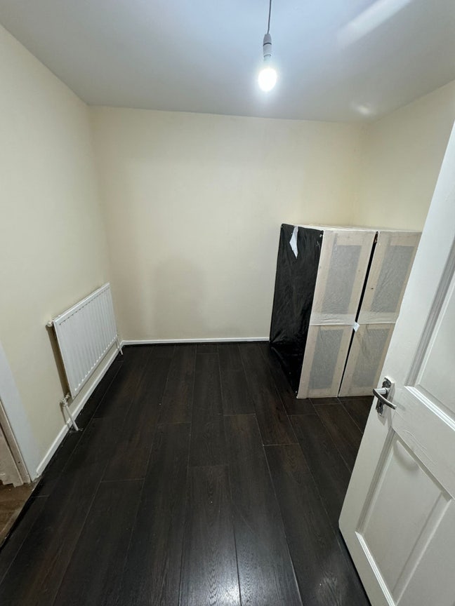 Single room with separate dining space to rent  Main Photo