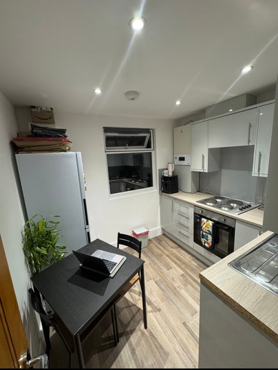 Double room availabe in 2 bed girls flat 🍀🫧 Main Photo
