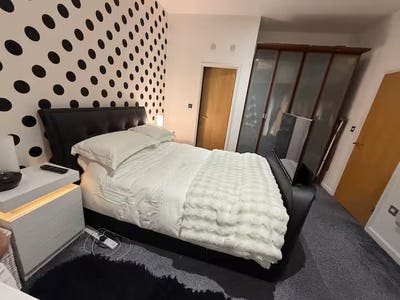 Ensuite Double bedroom Mon - Fri only Main Photo