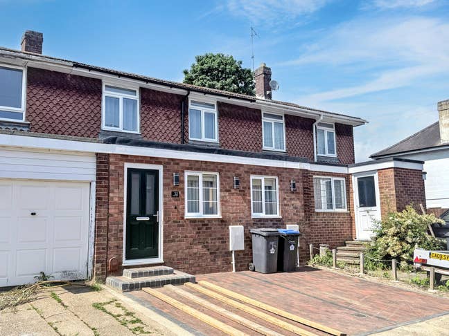 Luxury 4 bedroom House Share in Dallington  Main Photo