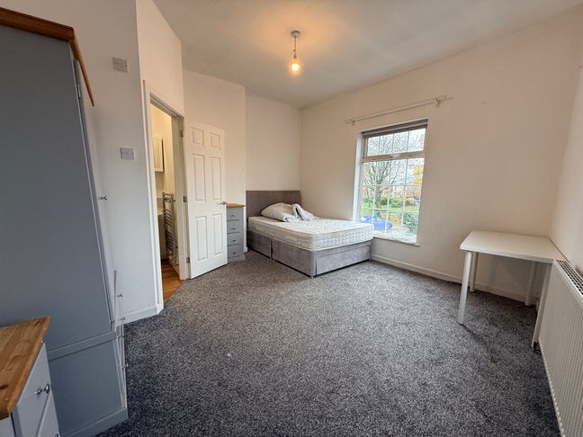 En-Suite Room in Shared House, Haynes Street, BL3 Main Photo