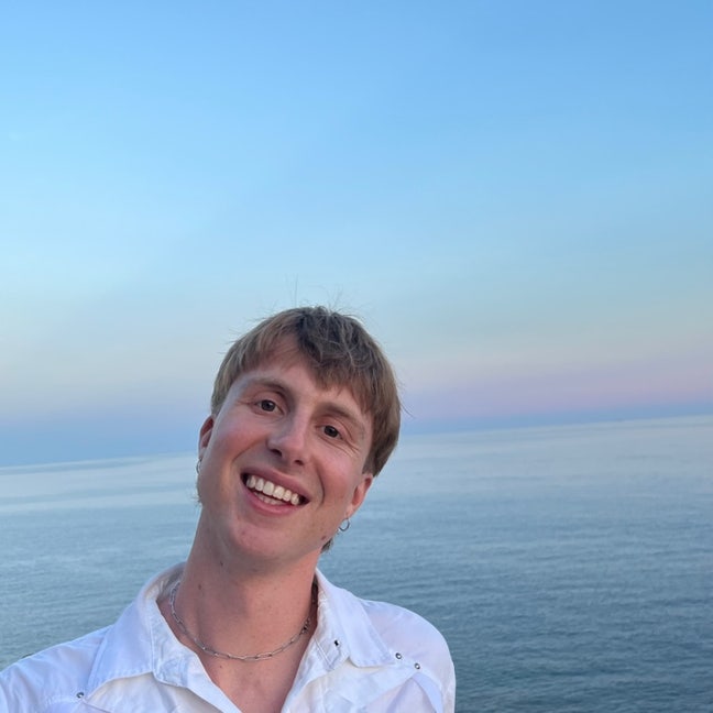Looking for sublet or longer term apartment Main Photo