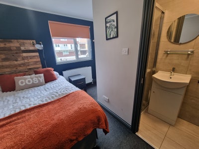 Ensuite Rooms Available 🏡 Warburg Crescent Main Photo