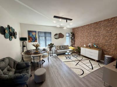 Stunning Double Rooms in Beautiful Brentford Home Main Photo