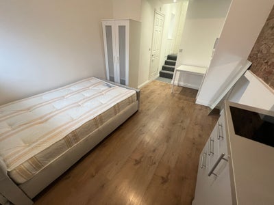 Large Modern Studio in W10 – Great Location Main Photo