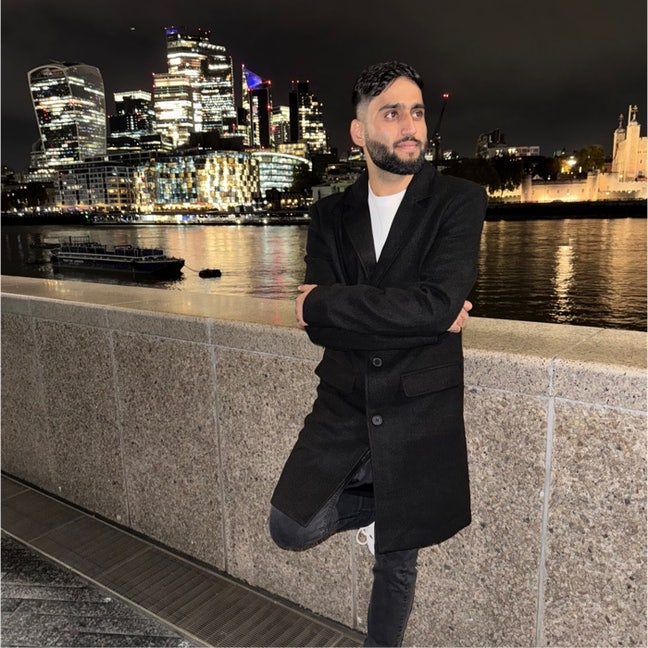 Professional Male seeks a single or double room Main Photo