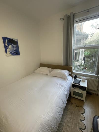 Bright double bedroom - house share - FEMALE Preferred Main Photo