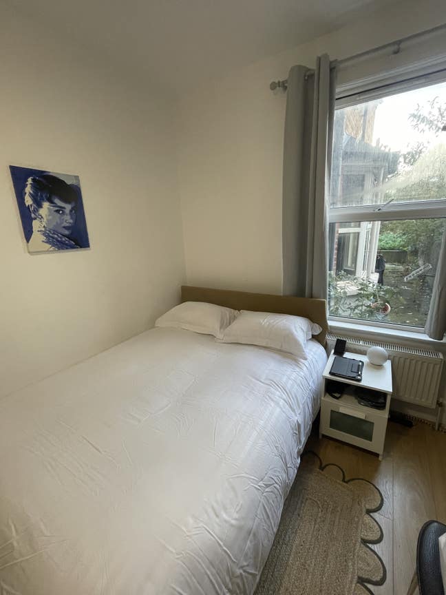 Bright double bedroom - house share - FEMALE Preferred Main Photo