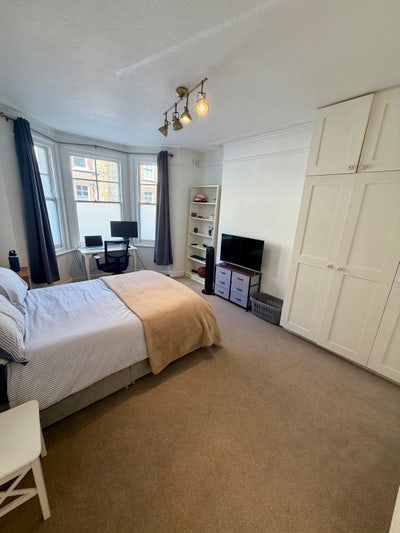 Large Double Room | Clapham North | 2 Mins to Tube Main Photo
