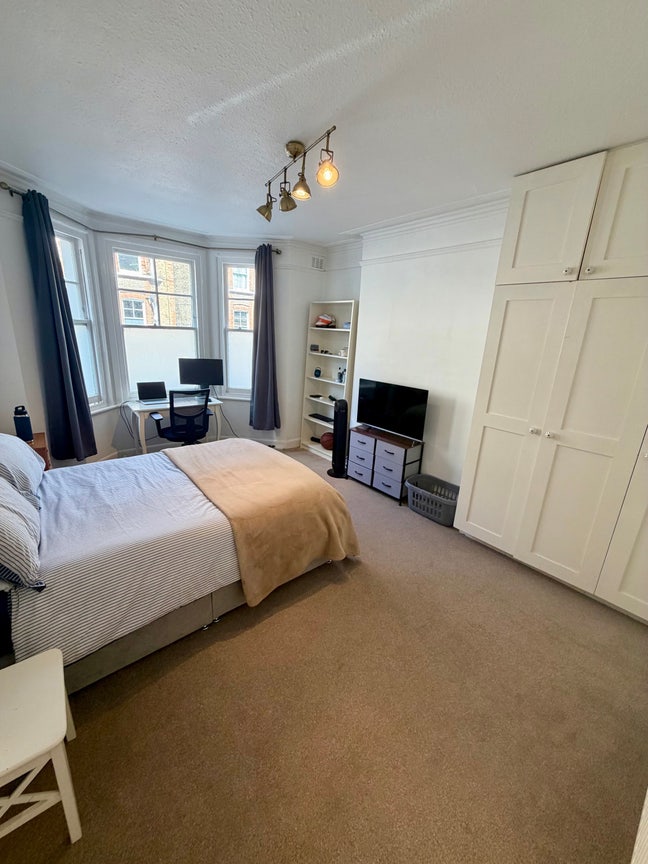 Large Double Room | Clapham North | 2 Mins to Tube Main Photo