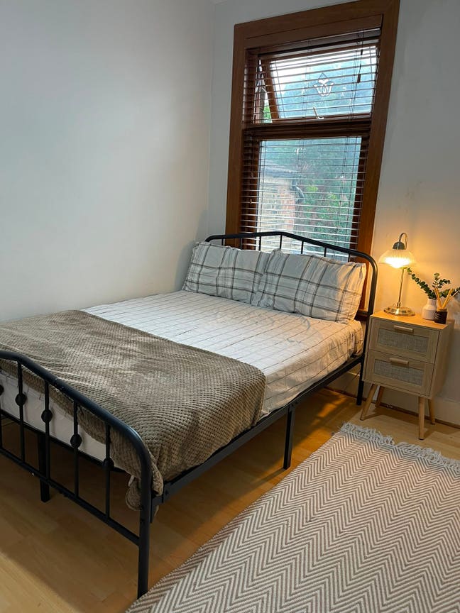 Double room is available for rent in - E7  Main Photo