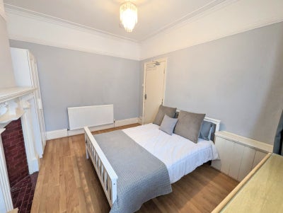 ** Lovely LARGE Room Hagley Rd - No Bills To Pay! Main Photo