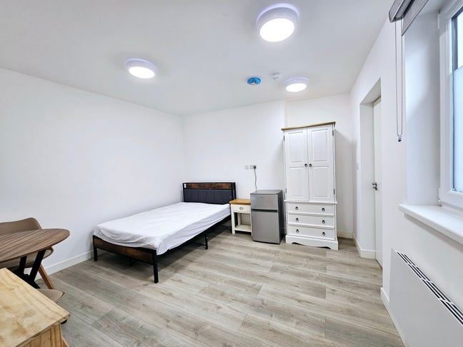 Modern Ground Floor Studio (Room 7) – Available No Main Photo